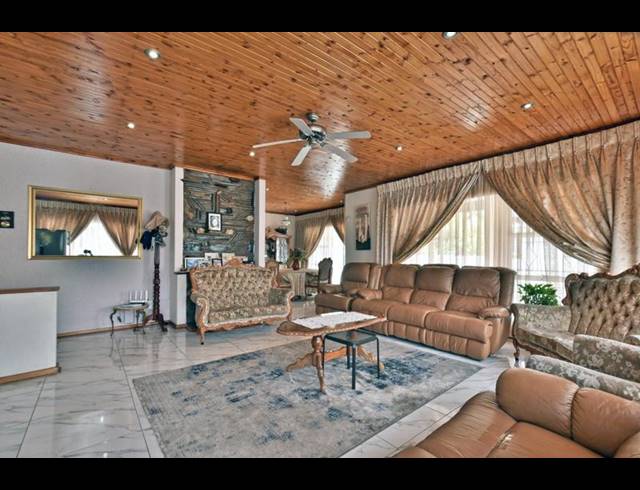 5 BEDROOM HOUSE FOR SALE IN GLENANDA